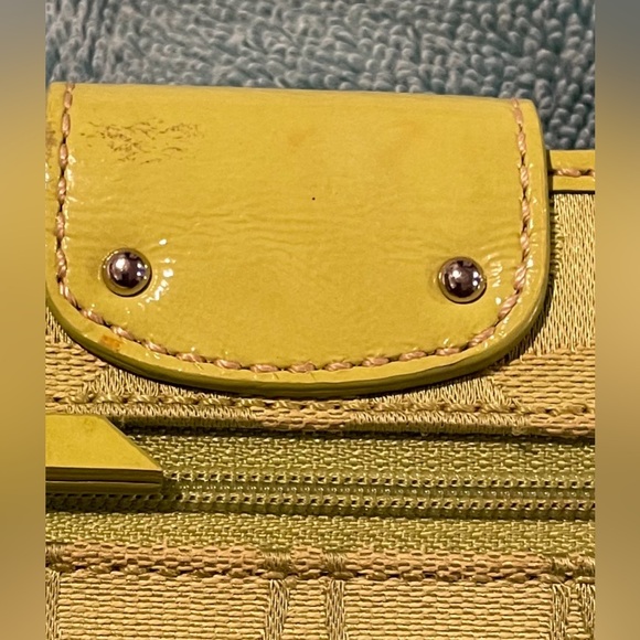 Coach Signature Wallet - Picture 12 of 15